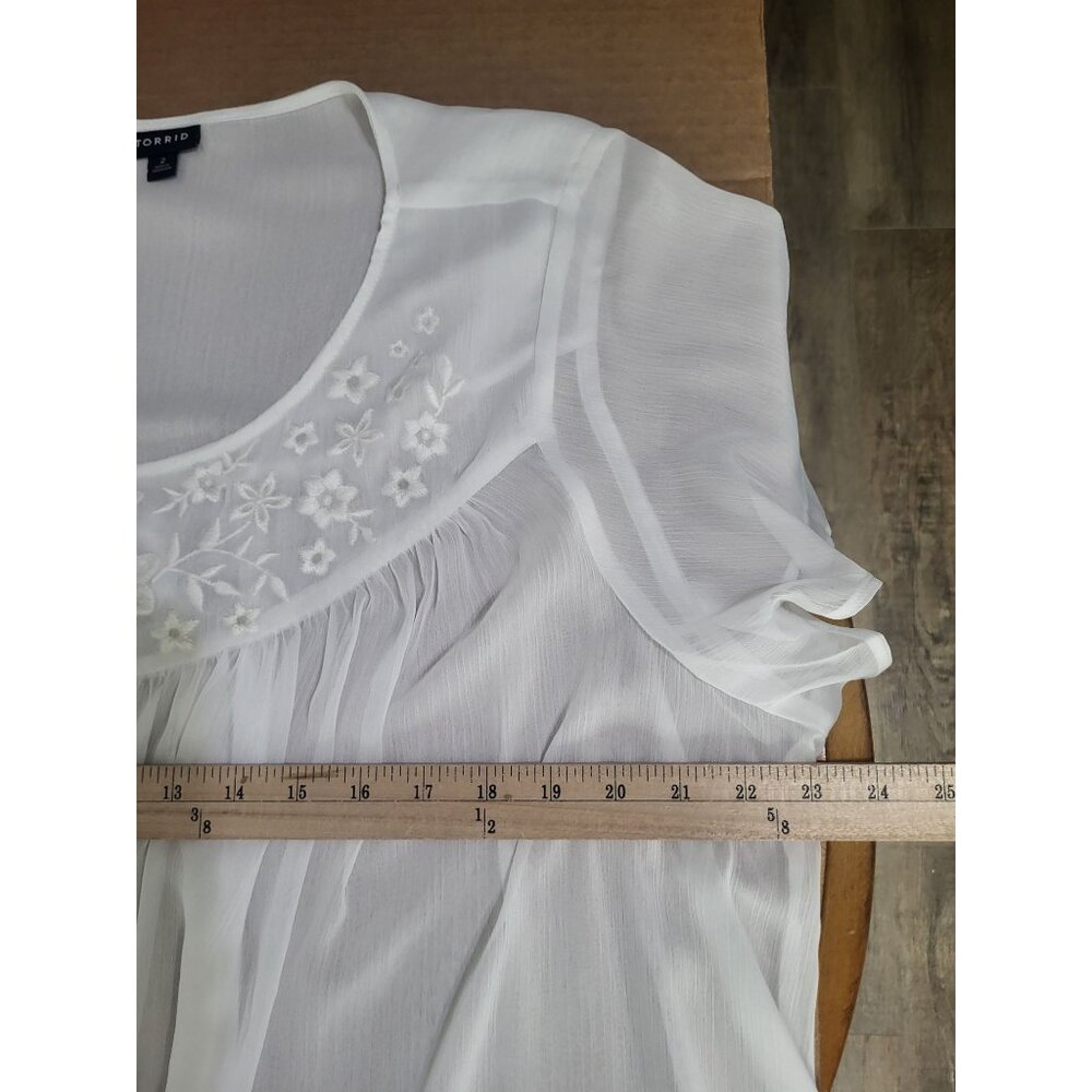 Torrid White Embroidered Chiffon Sheer Blouse SZ 2 Floral Flowy Festival Summer - Picture 4 of 8